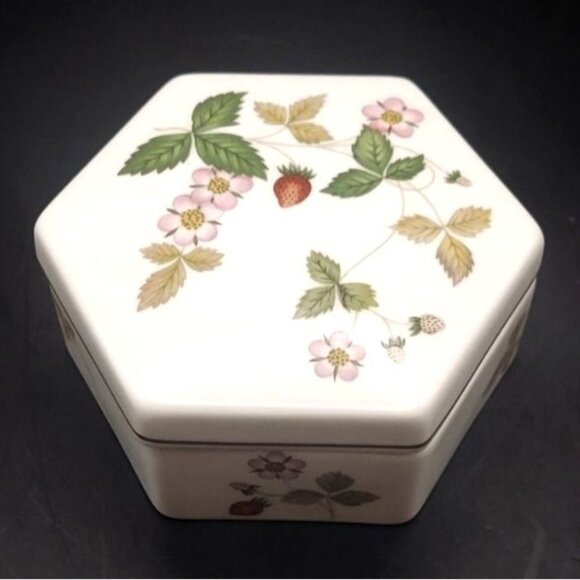 Wedgwood Wild Strawberry Bone China Hexagon Trinket Box w/ Lid England Porcelain - Picture 1 of 6